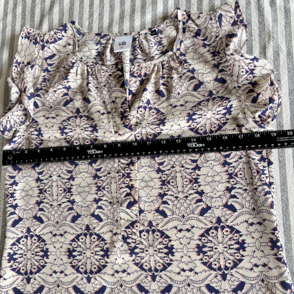 Cabi Style 3074 Blue and Cream Flutter Sleeve Damask Blouse Small - Picture 7 of 8